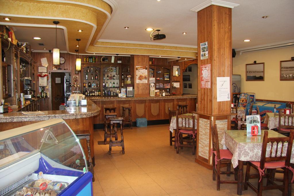 Hostal Cazalegas Exterior photo